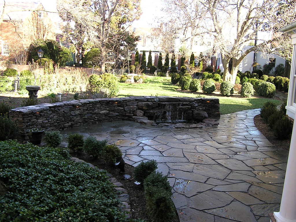 Professional Backyard pond building and pond services by Pondscapes Maryland