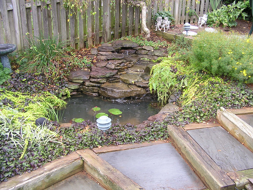 Professional Backyard pond building and pond services by Pondscapes Maryland